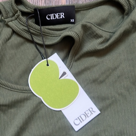 Cider Green Long Sleeve - Picture 2 of 3